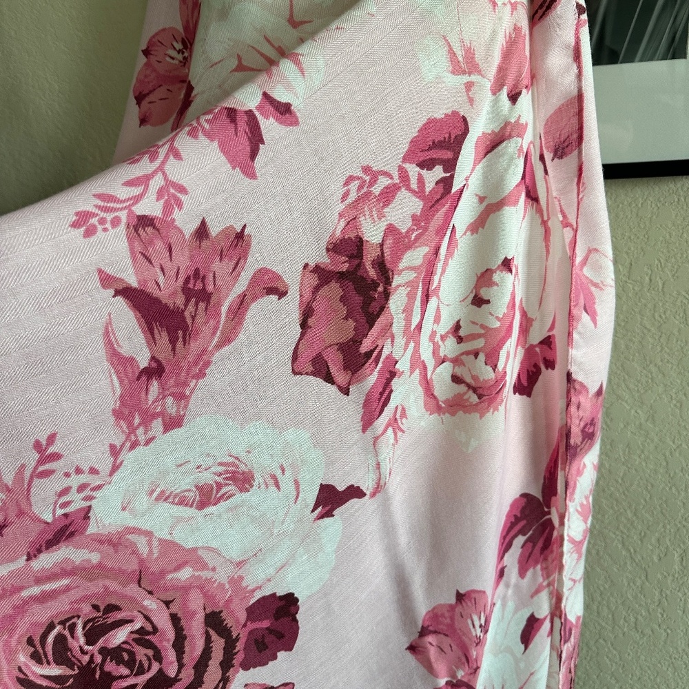 Rectangle Oversized Scarf Pink Large Roses Design - Picture 2 of 4